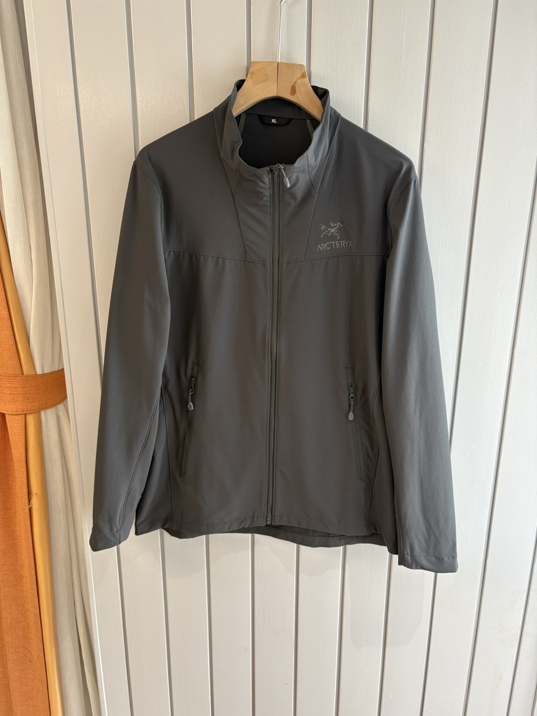 爆款 顶配 Beta SL冲锋衣是一款专为户外探险设计的高性能外套。采用GORE-TEX 面料。具备卓越