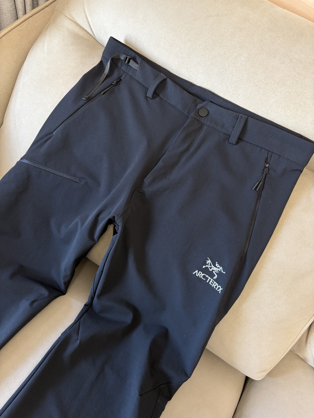 始祖2025夏季新款 秋冬休闲裤，专柜定制面料 透气舒适度高，细节无可挑剔，品牌元素设计理念，体现品质。