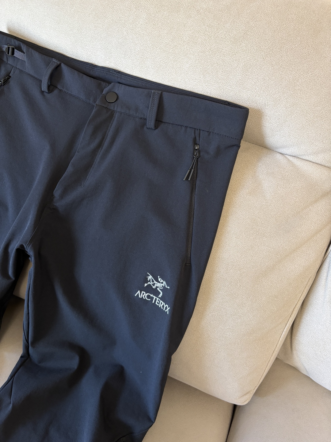 始祖2025夏季新款 秋冬休闲裤，专柜定制面料 透气舒适度高，细节无可挑剔，品牌元素设计理念，体现品质。