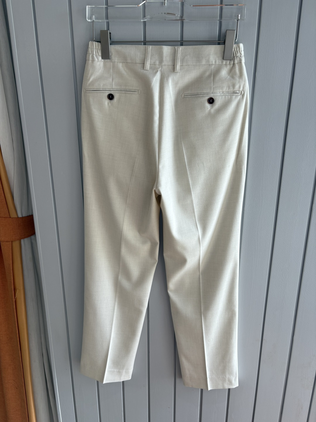 面料老钱味十足双褶设计那不勒斯可调节裤腰西裤】厌倦了千篇一律的西裤？这款含羊毛醋酸天丝面料的意式西裤，绝