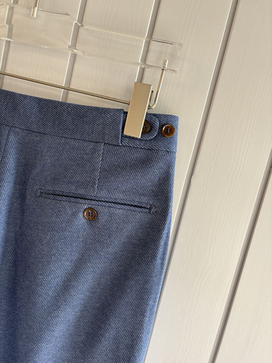 面料老钱味十足双褶设计那不勒斯可调节裤腰西裤】厌倦了千篇一律的西裤？这款含羊毛醋酸天丝面料的意式西裤，绝