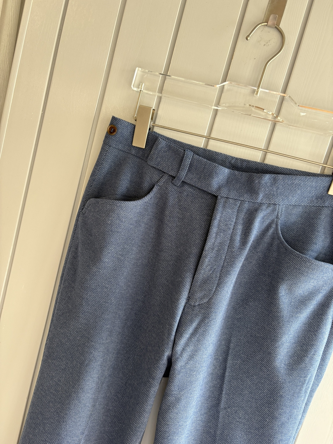 面料老钱味十足双褶设计那不勒斯可调节裤腰西裤】厌倦了千篇一律的西裤？这款含羊毛醋酸天丝面料的意式西裤，绝