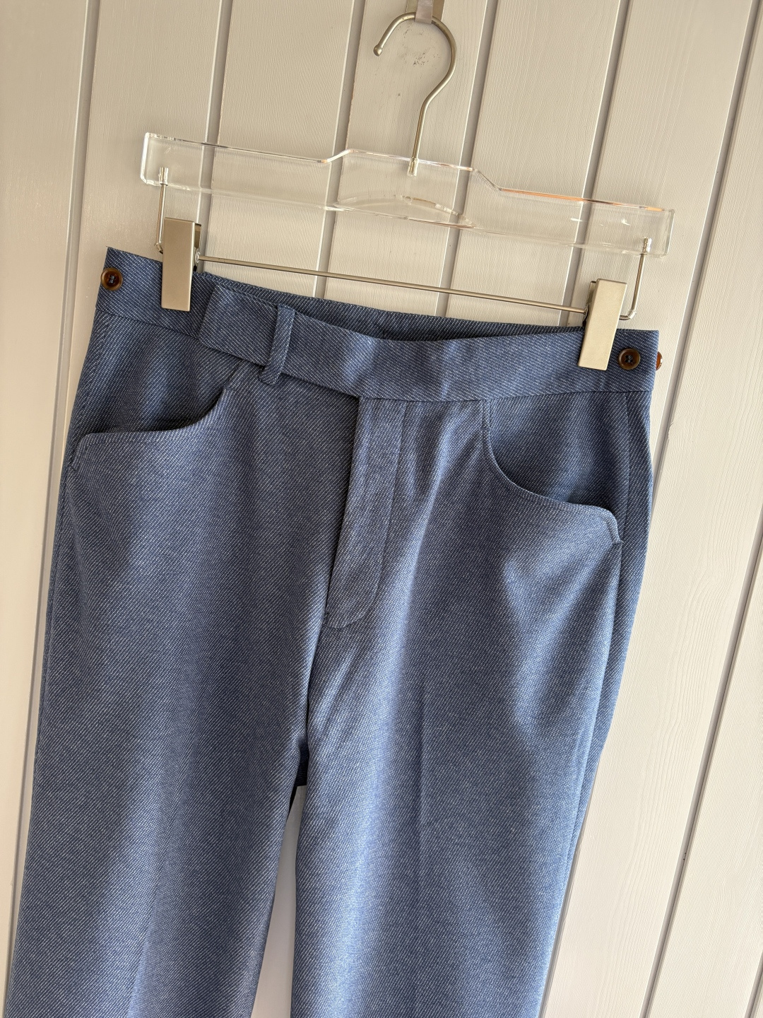 面料老钱味十足双褶设计那不勒斯可调节裤腰西裤】厌倦了千篇一律的西裤？这款含羊毛醋酸天丝面料的意式西裤，绝