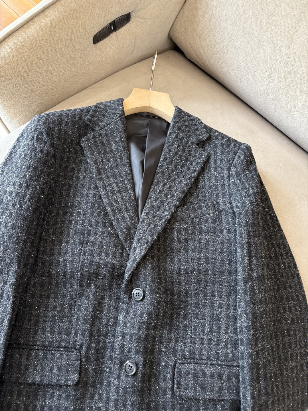 。lP🆕麻王”之称顶奢进口亚麻面料复古老钱风款式平驳领两粒扣斜插衬单西顶奢之选！Solbiati亚麻西装