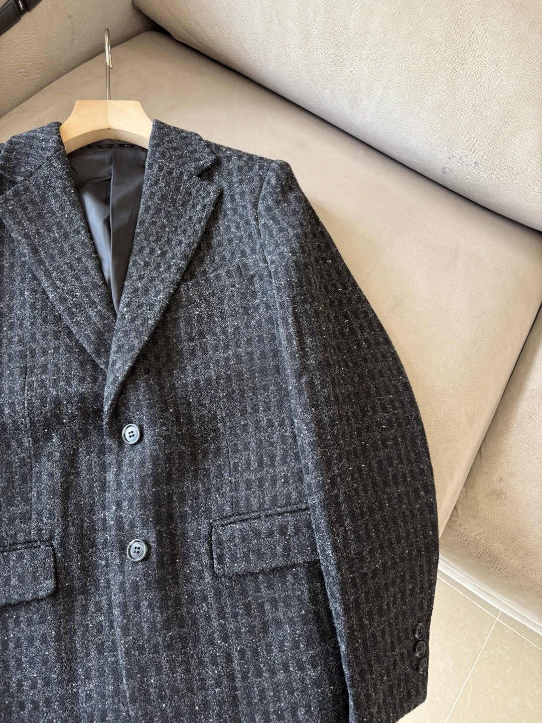 。lP🆕麻王”之称顶奢进口亚麻面料复古老钱风款式平驳领两粒扣斜插衬单西顶奢之选！Solbiati亚麻西装