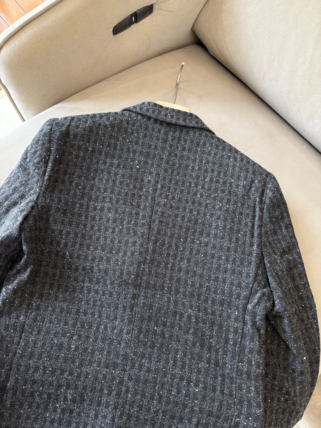 。lP🆕麻王”之称顶奢进口亚麻面料复古老钱风款式平驳领两粒扣斜插衬单西顶奢之选！Solbiati亚麻西装