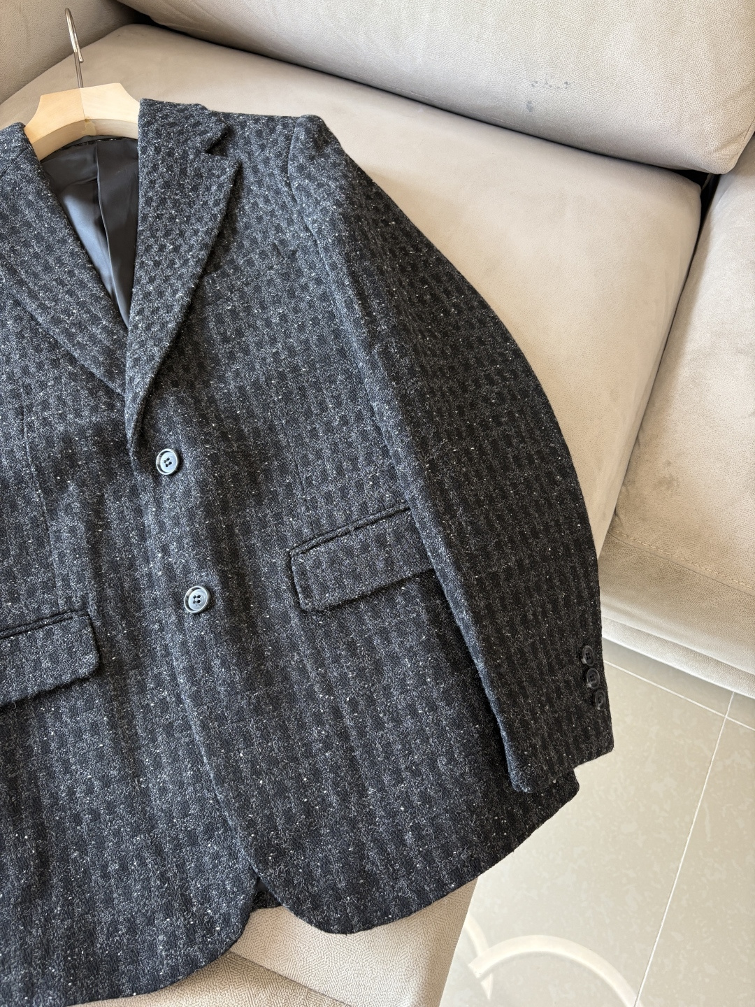 。lP🆕麻王”之称顶奢进口亚麻面料复古老钱风款式平驳领两粒扣斜插衬单西顶奢之选！Solbiati亚麻西装