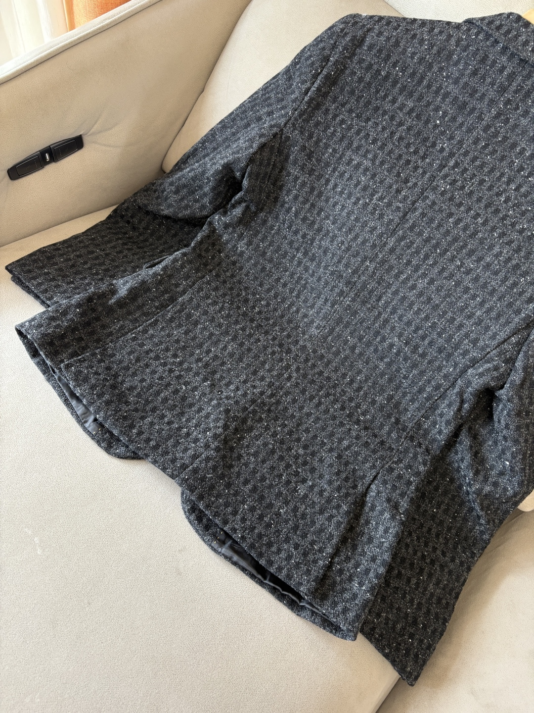 。lP🆕麻王”之称顶奢进口亚麻面料复古老钱风款式平驳领两粒扣斜插衬单西顶奢之选！Solbiati亚麻西装