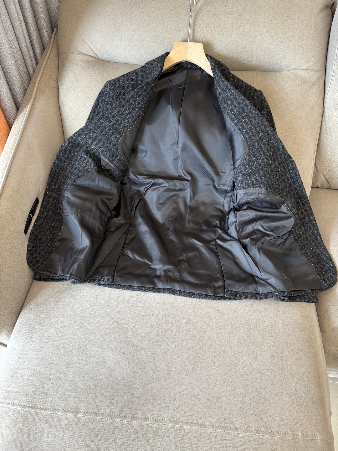 。lP🆕麻王”之称顶奢进口亚麻面料复古老钱风款式平驳领两粒扣斜插衬单西顶奢之选！Solbiati亚麻西装