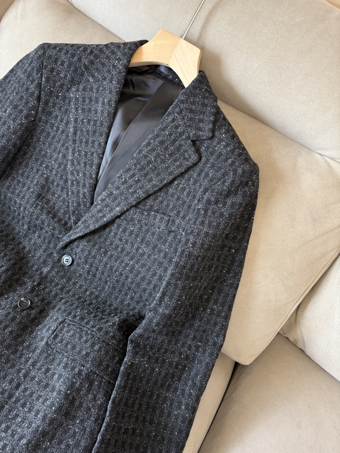 。lP🆕麻王”之称顶奢进口亚麻面料复古老钱风款式平驳领两粒扣斜插衬单西顶奢之选！Solbiati亚麻西装