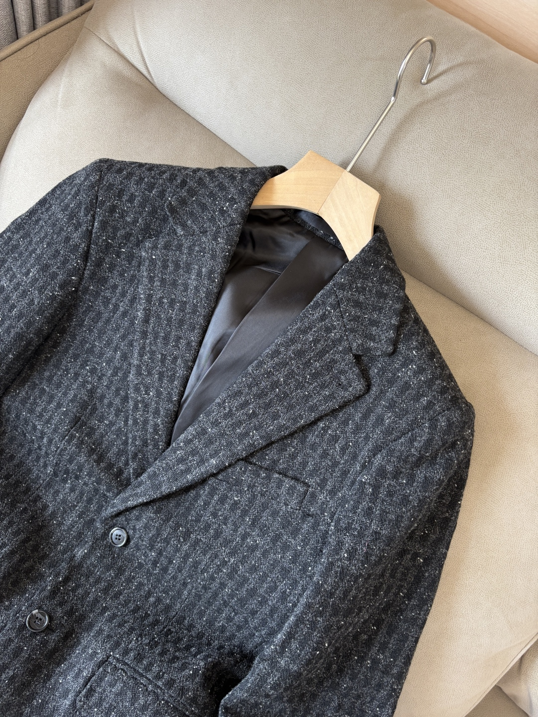 。lP🆕麻王”之称顶奢进口亚麻面料复古老钱风款式平驳领两粒扣斜插衬单西顶奢之选！Solbiati亚麻西装