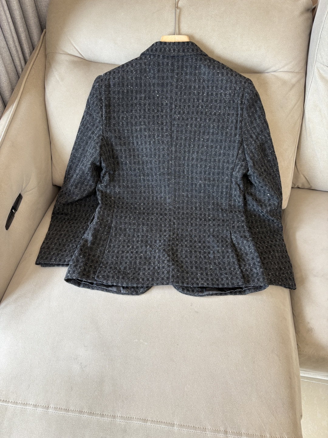 。lP🆕麻王”之称顶奢进口亚麻面料复古老钱风款式平驳领两粒扣斜插衬单西顶奢之选！Solbiati亚麻西装