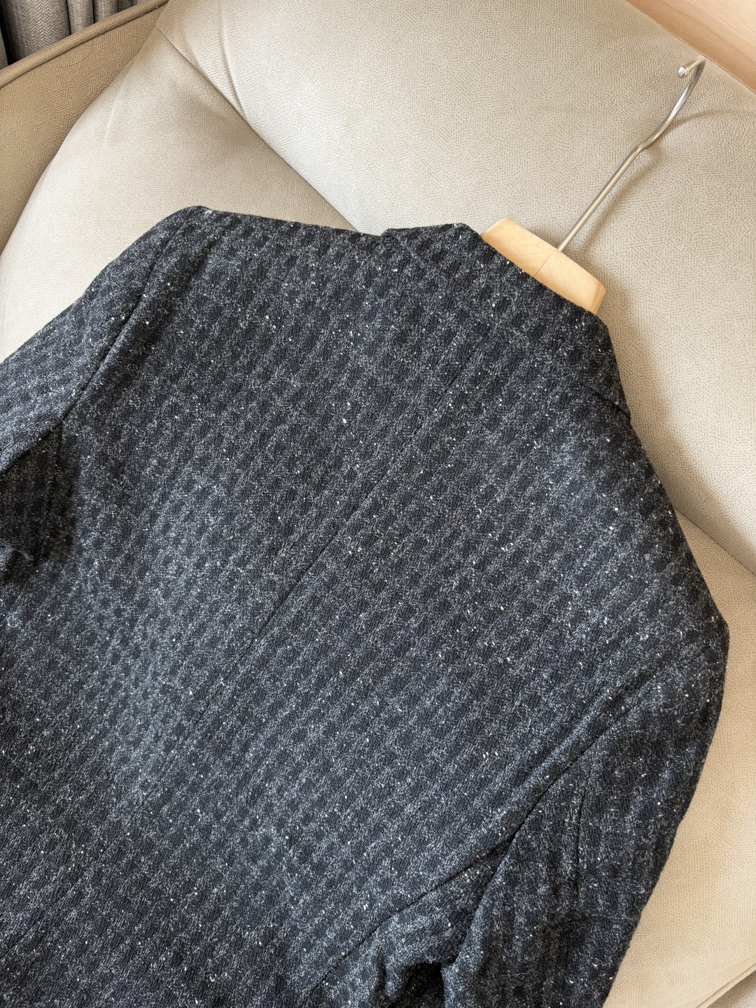 。lP🆕麻王”之称顶奢进口亚麻面料复古老钱风款式平驳领两粒扣斜插衬单西顶奢之选！Solbiati亚麻西装