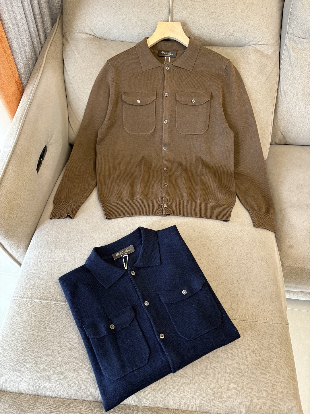 耗时王”菱形提花设计甄选超细优质纱线翻领短袖男士典藏款「耗时王」圆领奢雅工艺，触肤即高阶。• 匠心底蕴：