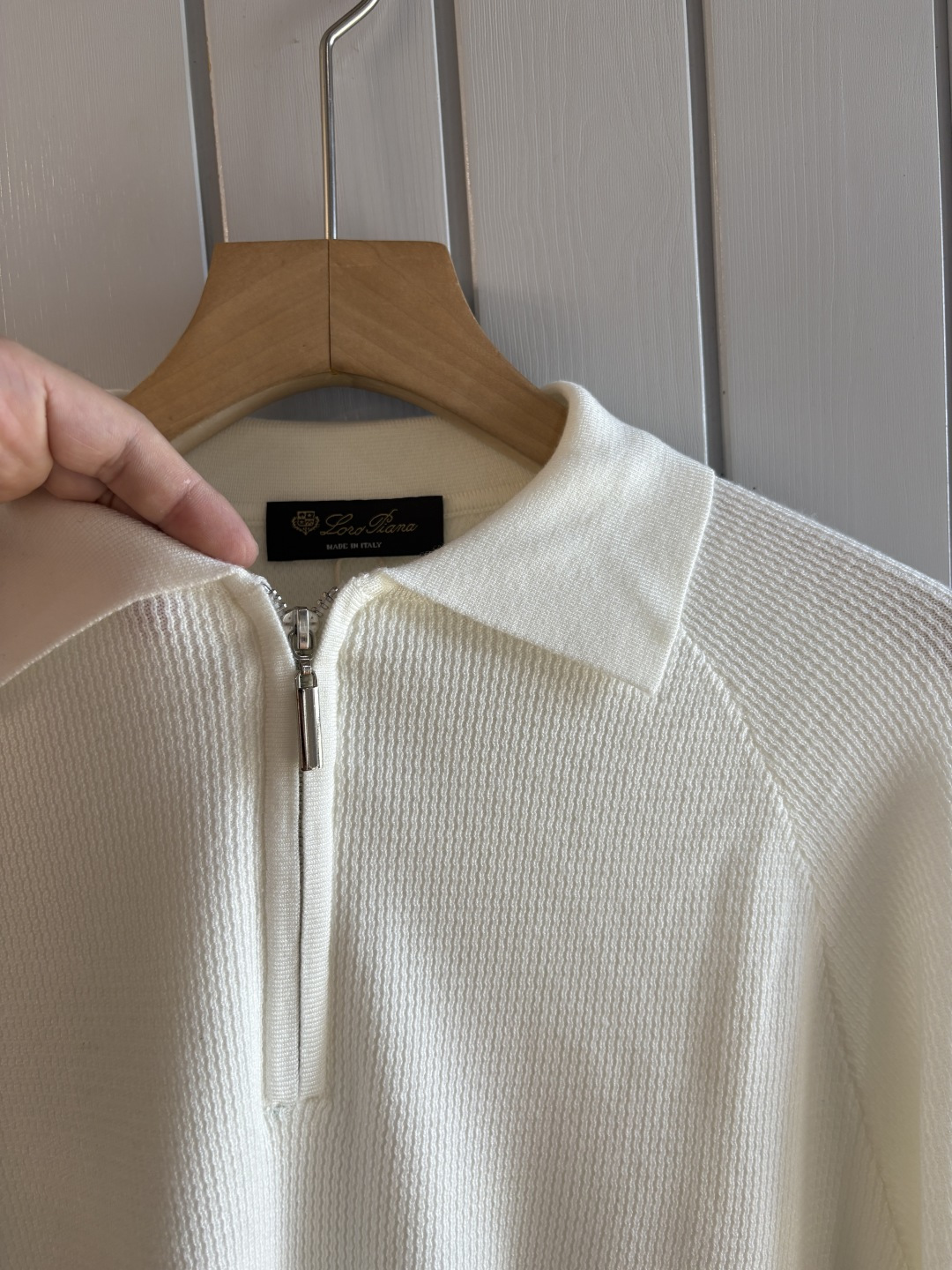 耗时王”菱形提花设计甄选超细优质纱线翻领短袖男士典藏款「耗时王」圆领奢雅工艺，触肤即高阶。• 匠心底蕴：