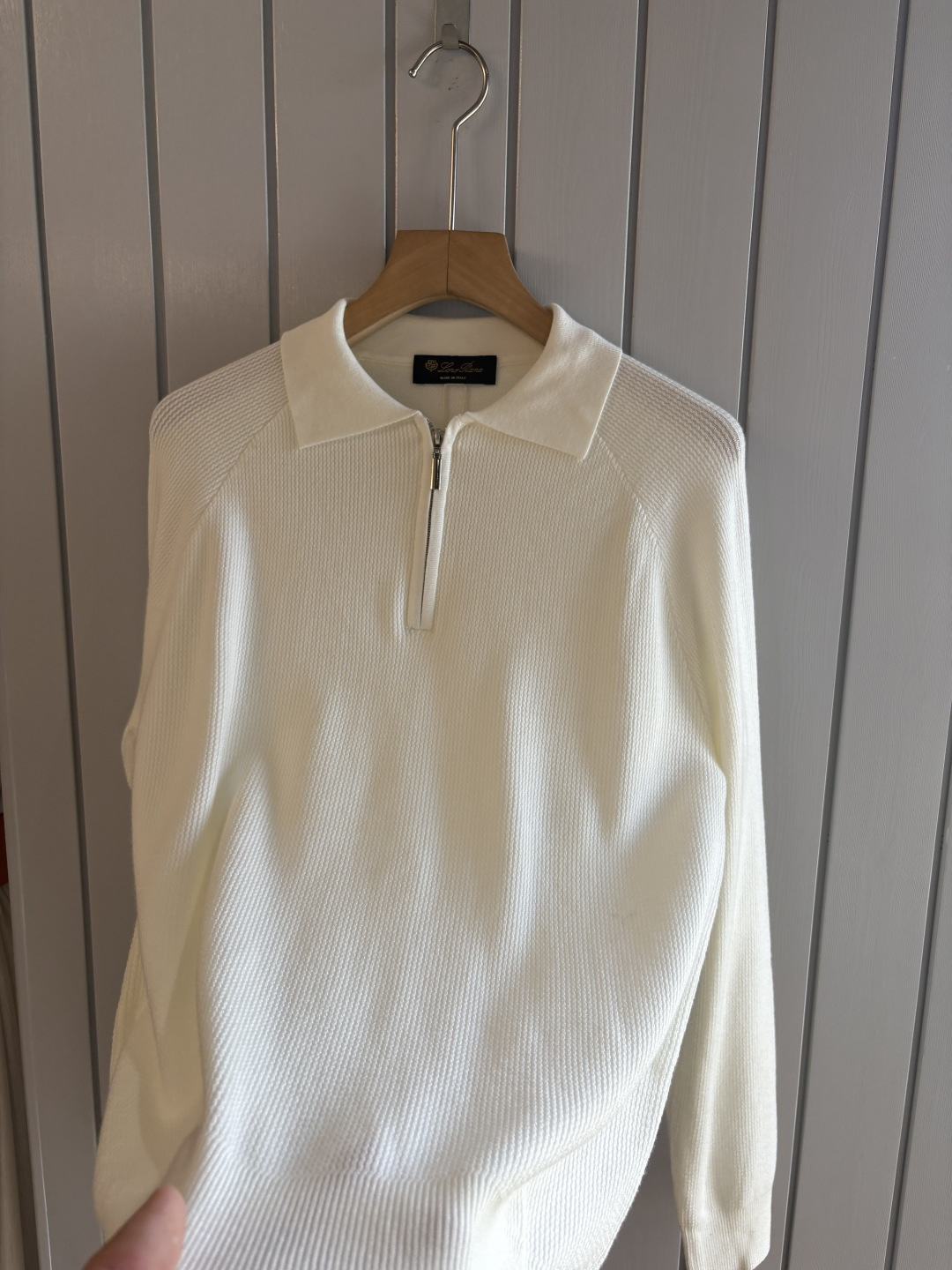 耗时王”菱形提花设计甄选超细优质纱线翻领短袖男士典藏款「耗时王」圆领奢雅工艺，触肤即高阶。• 匠心底蕴：