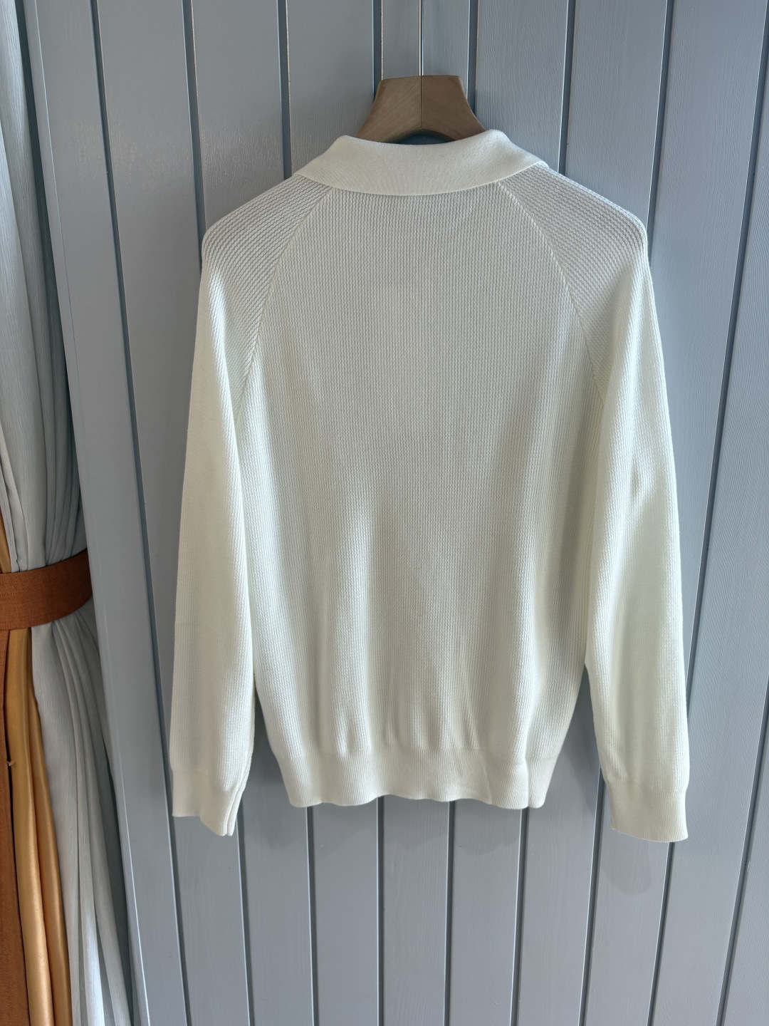 耗时王”菱形提花设计甄选超细优质纱线翻领短袖男士典藏款「耗时王」圆领奢雅工艺，触肤即高阶。• 匠心底蕴：