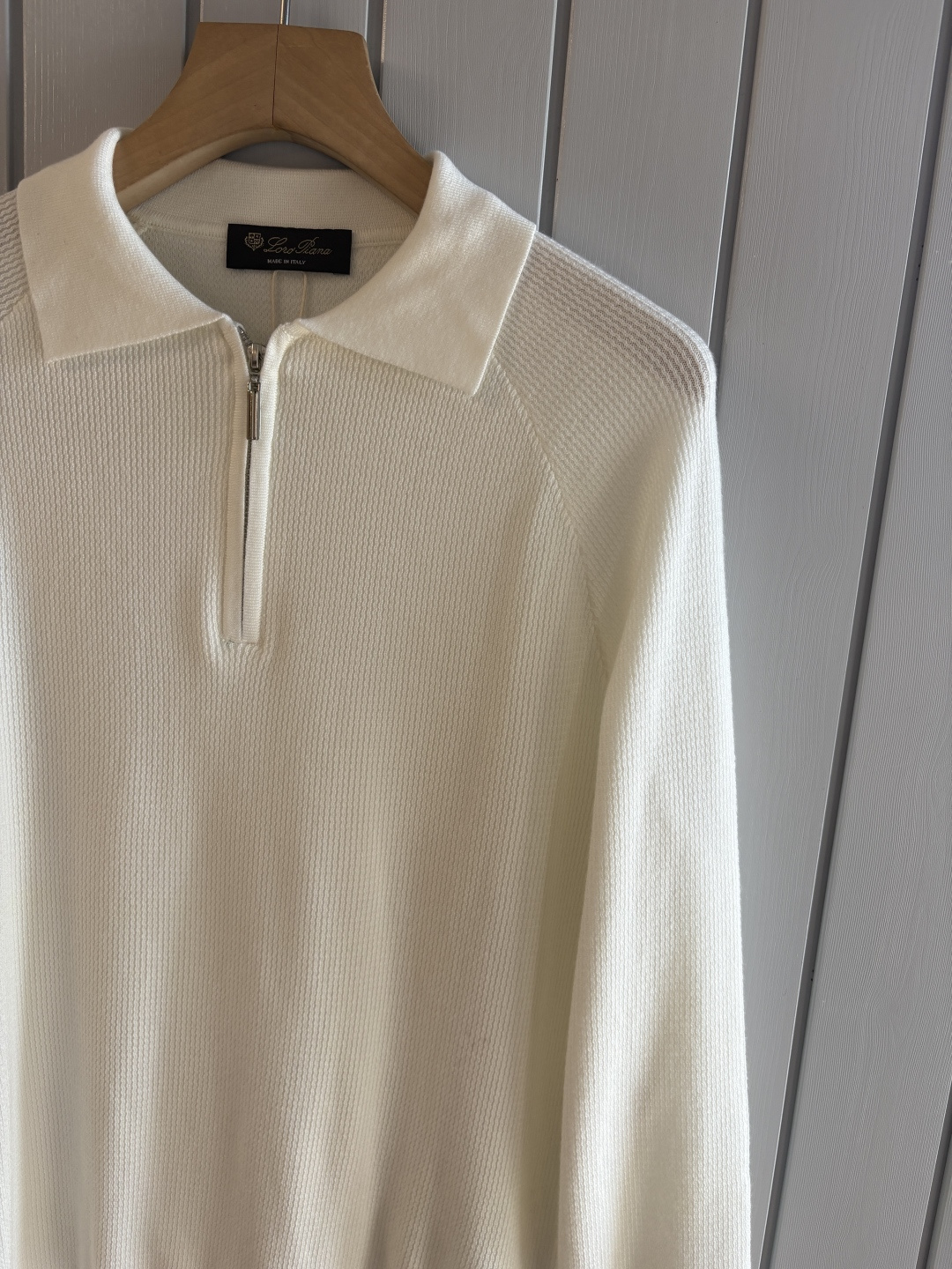 耗时王”菱形提花设计甄选超细优质纱线翻领短袖男士典藏款「耗时王」圆领奢雅工艺，触肤即高阶。• 匠心底蕴：