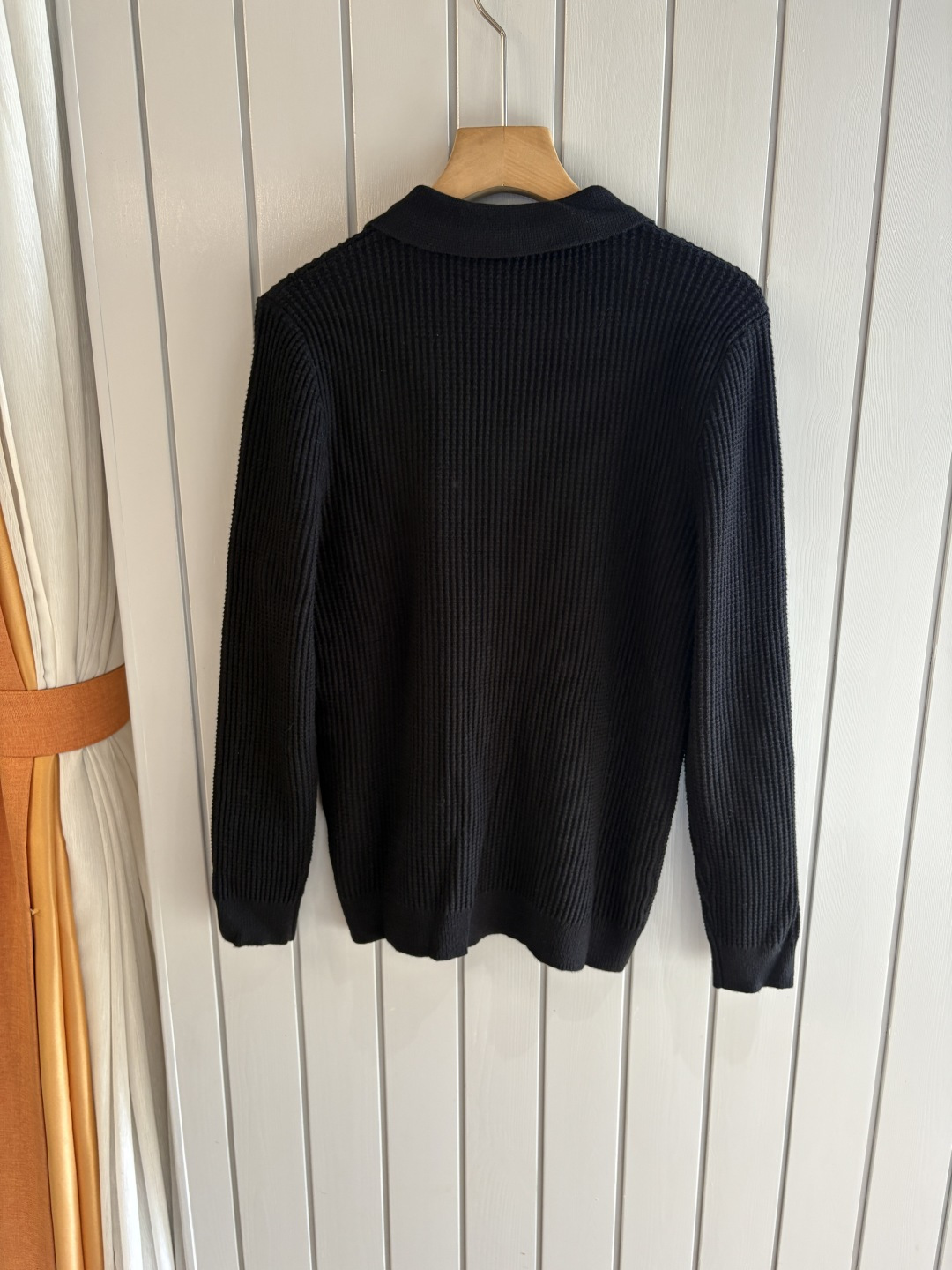 耗时王”菱形提花设计甄选超细优质纱线翻领短袖男士典藏款「耗时王」圆领奢雅工艺，触肤即高阶。• 匠心底蕴：