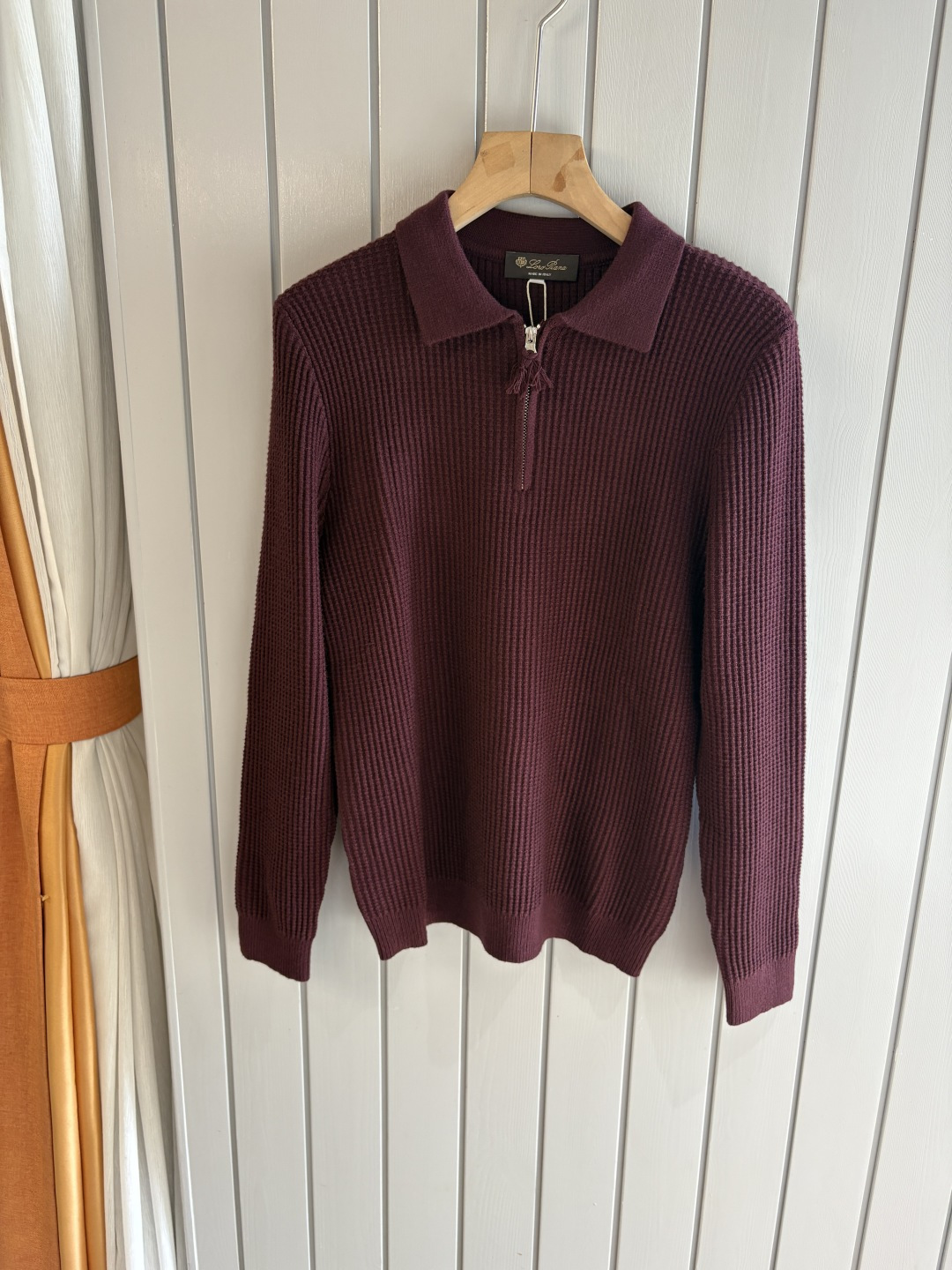 耗时王”菱形提花设计甄选超细优质纱线翻领短袖男士典藏款「耗时王」圆领奢雅工艺，触肤即高阶。• 匠心底蕴：