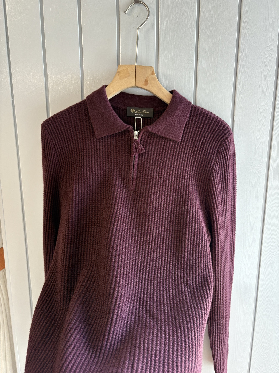 耗时王”菱形提花设计甄选超细优质纱线翻领短袖男士典藏款「耗时王」圆领奢雅工艺，触肤即高阶。• 匠心底蕴：