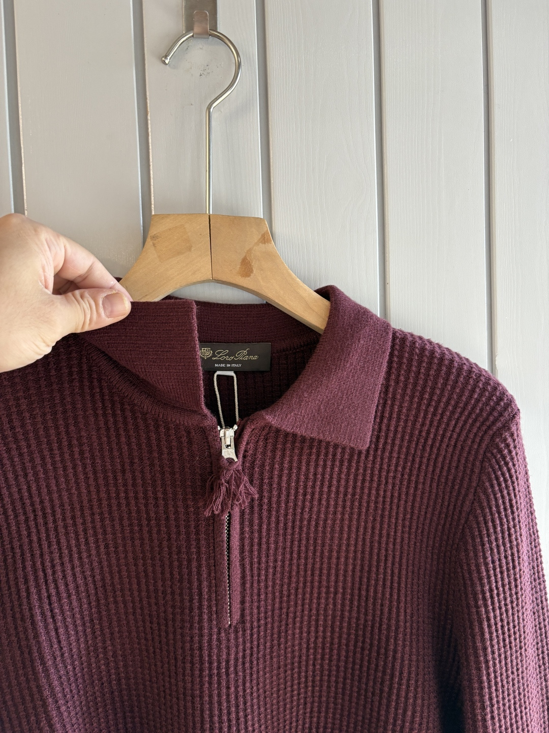 耗时王”菱形提花设计甄选超细优质纱线翻领短袖男士典藏款「耗时王」圆领奢雅工艺，触肤即高阶。• 匠心底蕴：