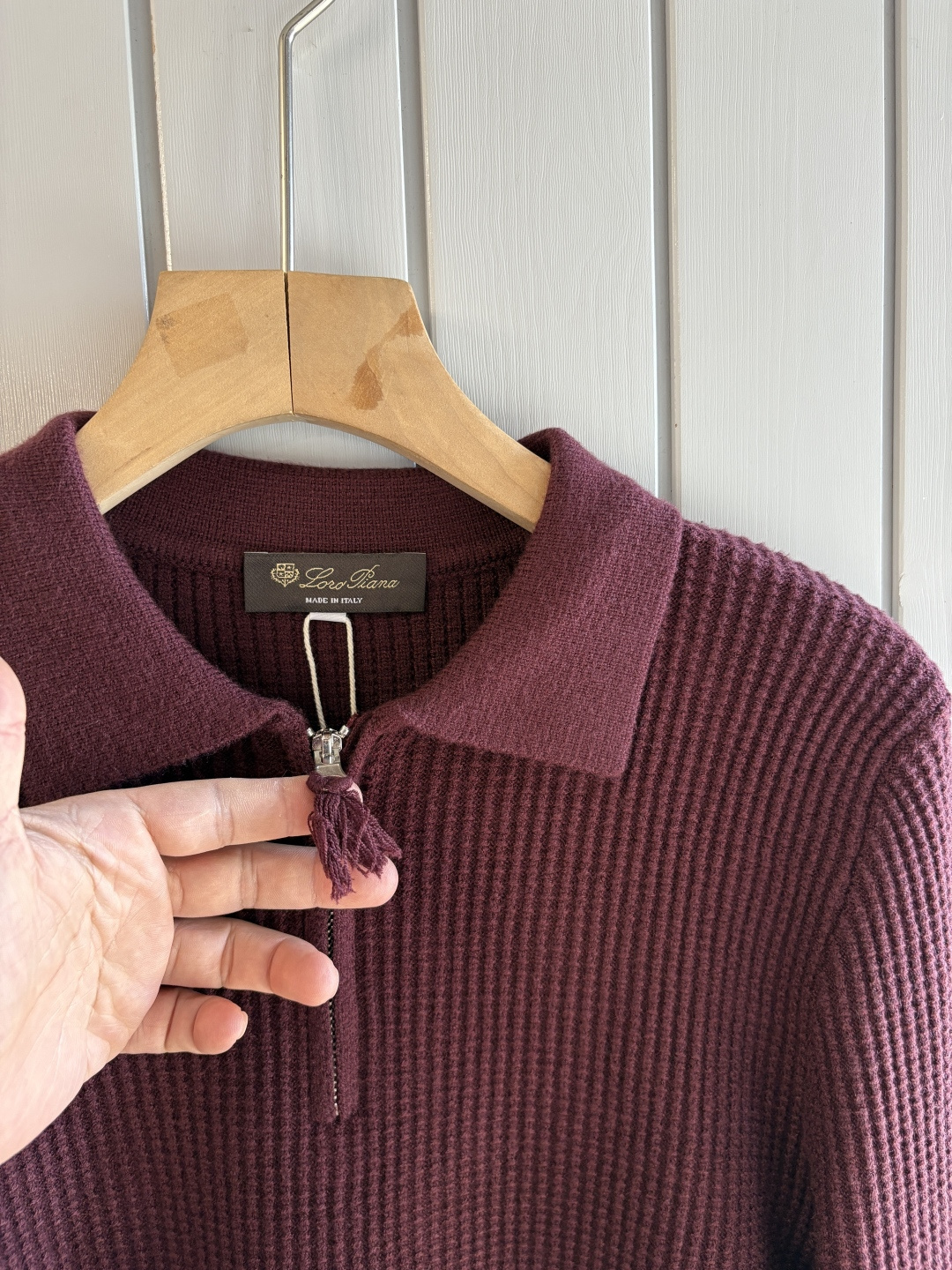 耗时王”菱形提花设计甄选超细优质纱线翻领短袖男士典藏款「耗时王」圆领奢雅工艺，触肤即高阶。• 匠心底蕴：