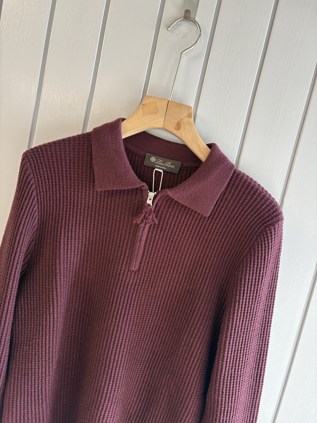 耗时王”菱形提花设计甄选超细优质纱线翻领短袖男士典藏款「耗时王」圆领奢雅工艺，触肤即高阶。• 匠心底蕴：