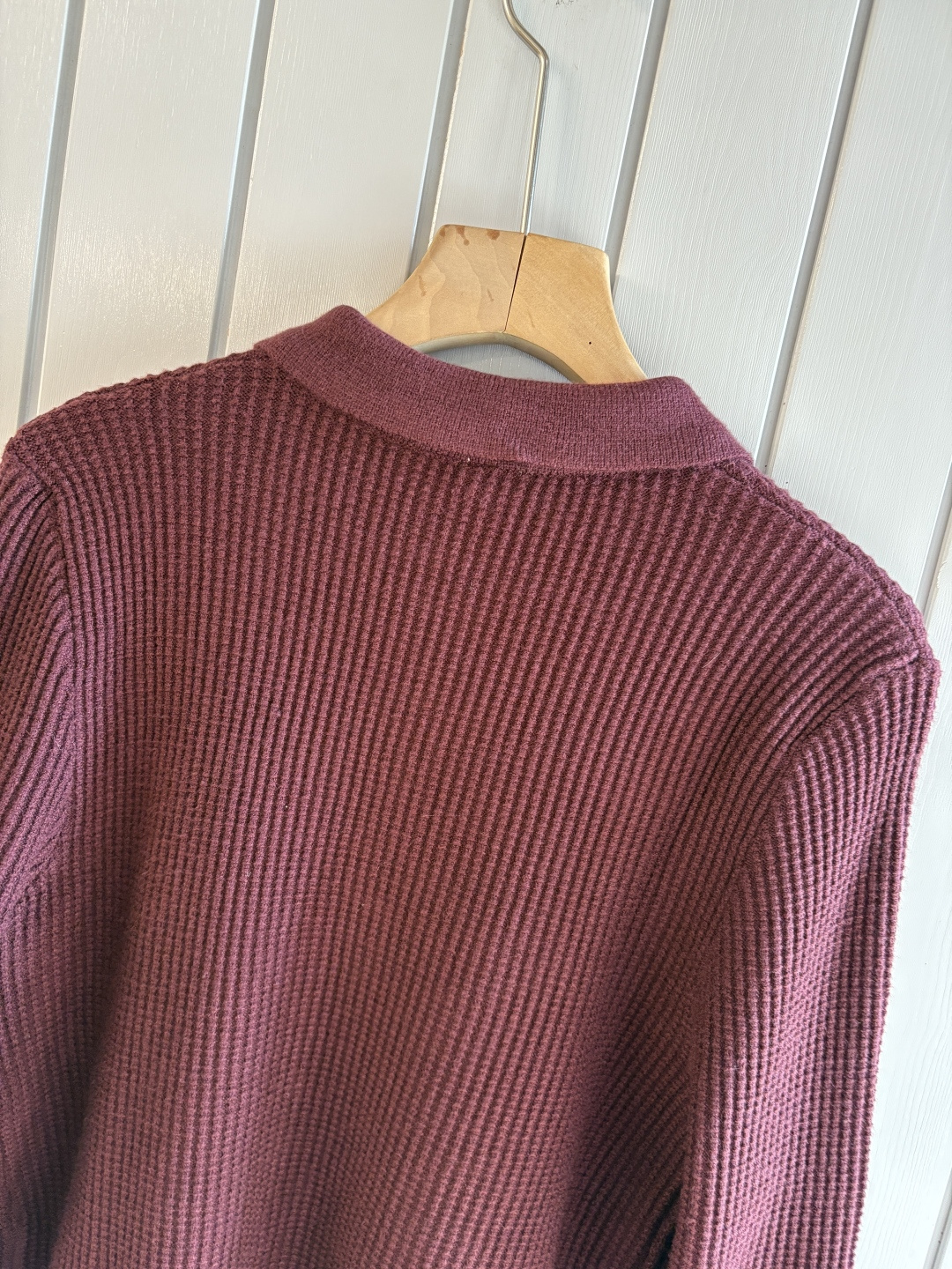 耗时王”菱形提花设计甄选超细优质纱线翻领短袖男士典藏款「耗时王」圆领奢雅工艺，触肤即高阶。• 匠心底蕴：