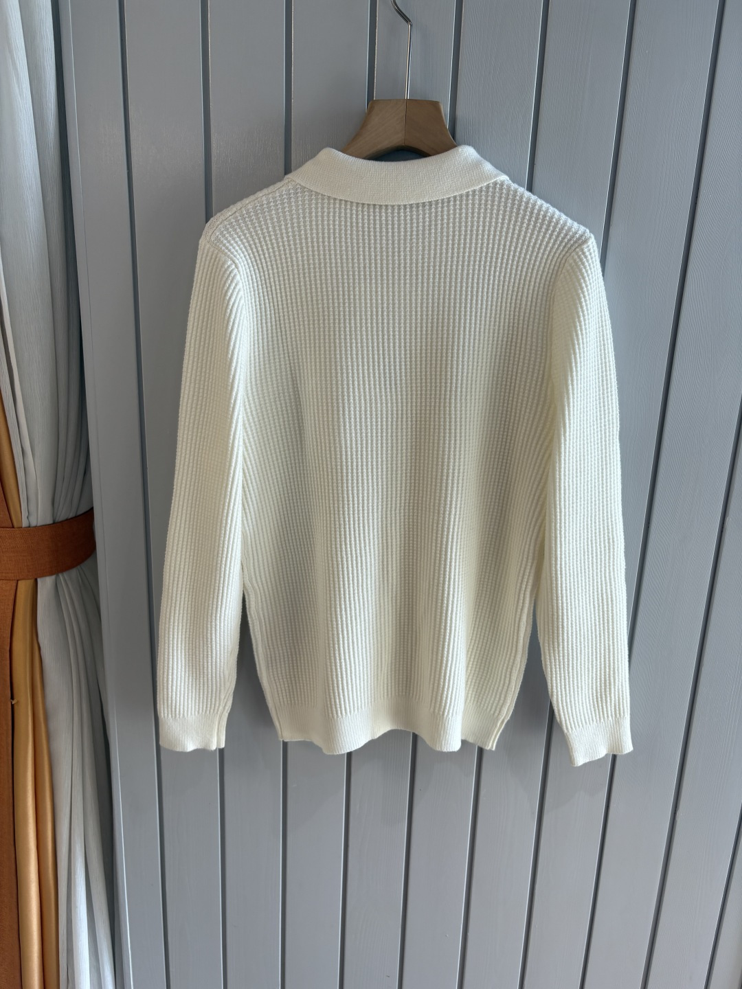 耗时王”菱形提花设计甄选超细优质纱线翻领短袖男士典藏款「耗时王」圆领奢雅工艺，触肤即高阶。• 匠心底蕴：