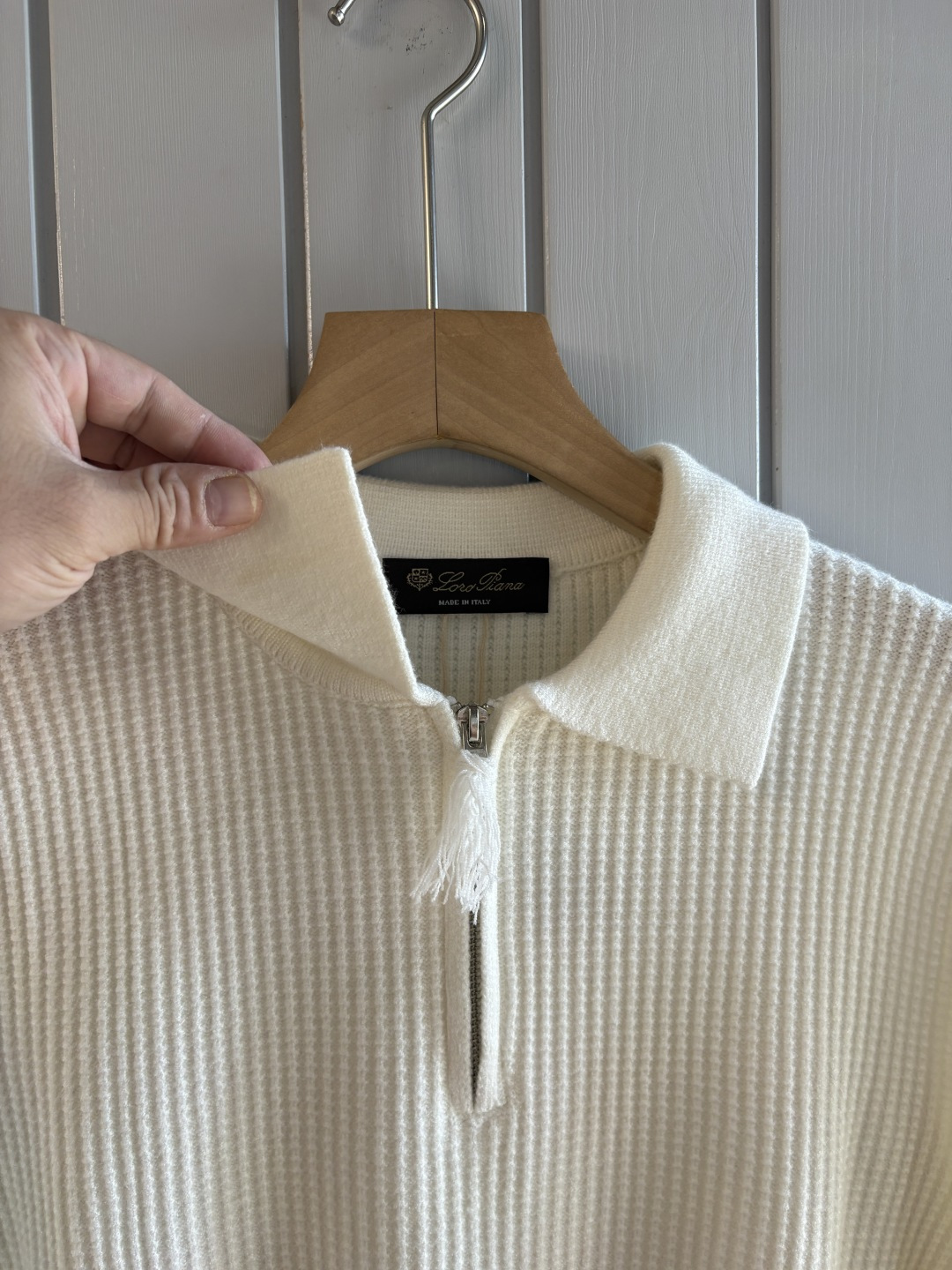 耗时王”菱形提花设计甄选超细优质纱线翻领短袖男士典藏款「耗时王」圆领奢雅工艺，触肤即高阶。• 匠心底蕴：