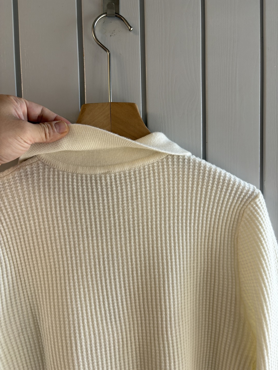 耗时王”菱形提花设计甄选超细优质纱线翻领短袖男士典藏款「耗时王」圆领奢雅工艺，触肤即高阶。• 匠心底蕴：