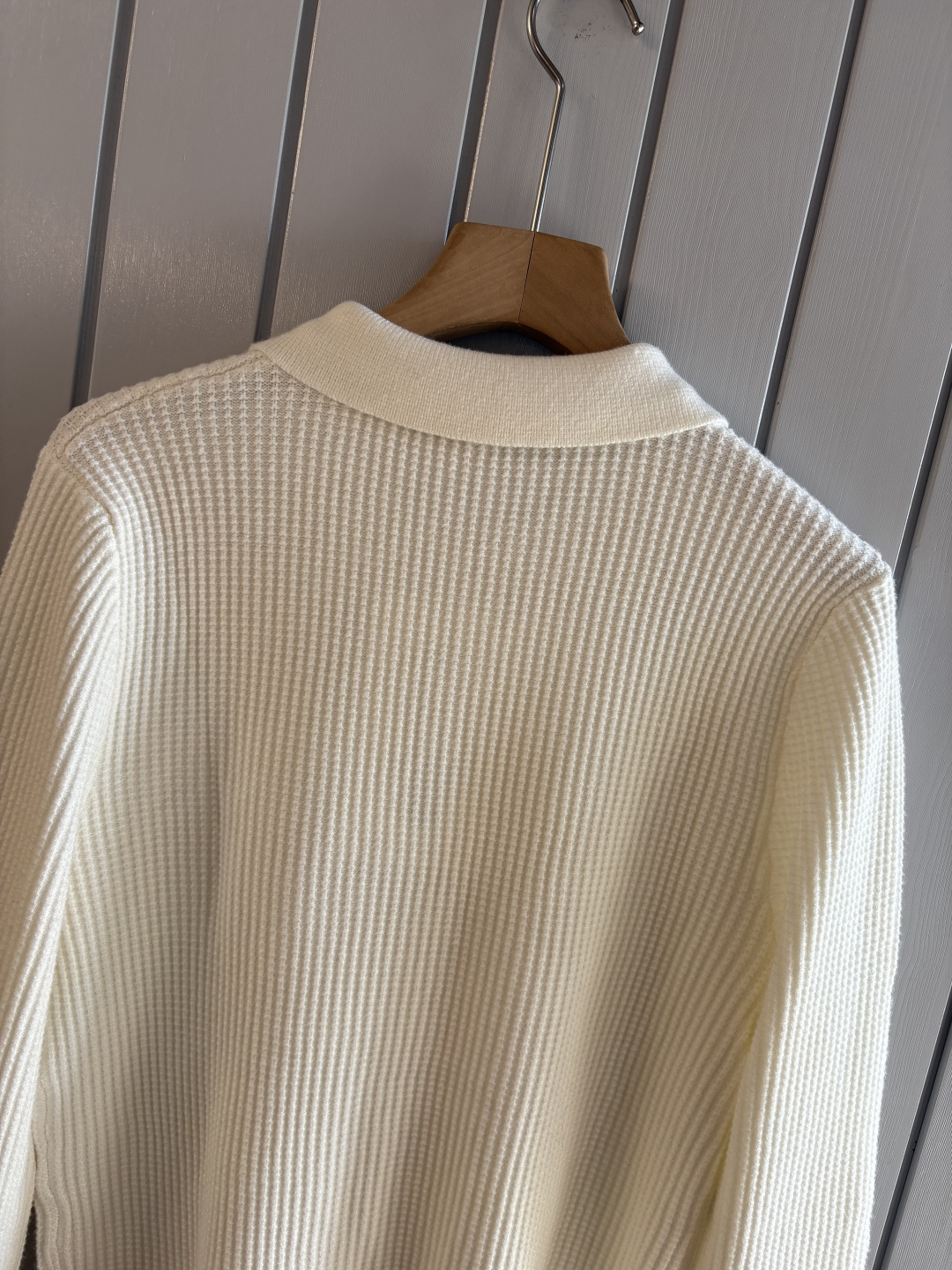 耗时王”菱形提花设计甄选超细优质纱线翻领短袖男士典藏款「耗时王」圆领奢雅工艺，触肤即高阶。• 匠心底蕴：