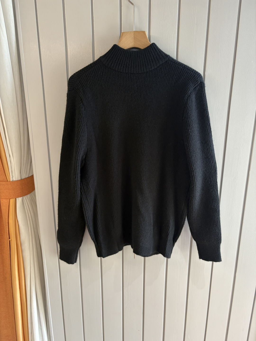 耗时王”菱形提花设计甄选超细优质纱线翻领短袖男士典藏款「耗时王」圆领奢雅工艺，触肤即高阶。• 匠心底蕴：