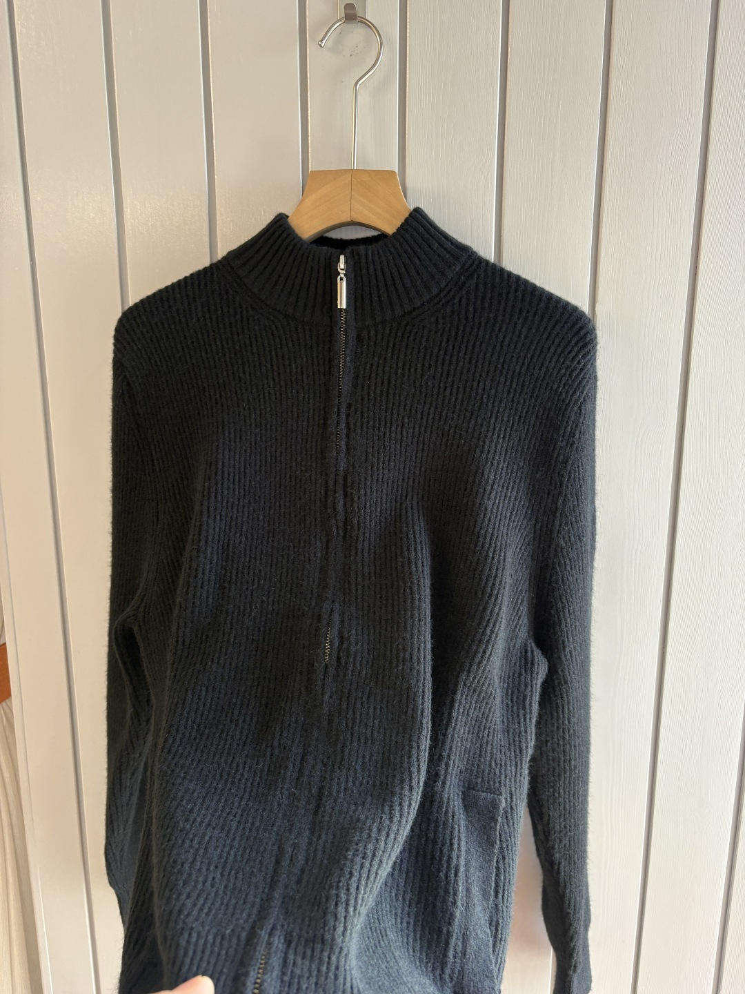 耗时王”菱形提花设计甄选超细优质纱线翻领短袖男士典藏款「耗时王」圆领奢雅工艺，触肤即高阶。• 匠心底蕴：