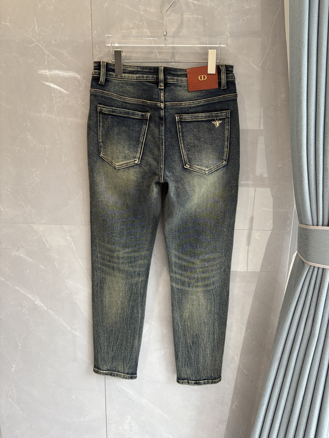 专柜🆕2025秋冬设计推荐 热卖牛仔裤🆕柔软亲肤面料 奢华头层牛皮腰牌 经典蓝洗水 专柜限量款 奢华感订
