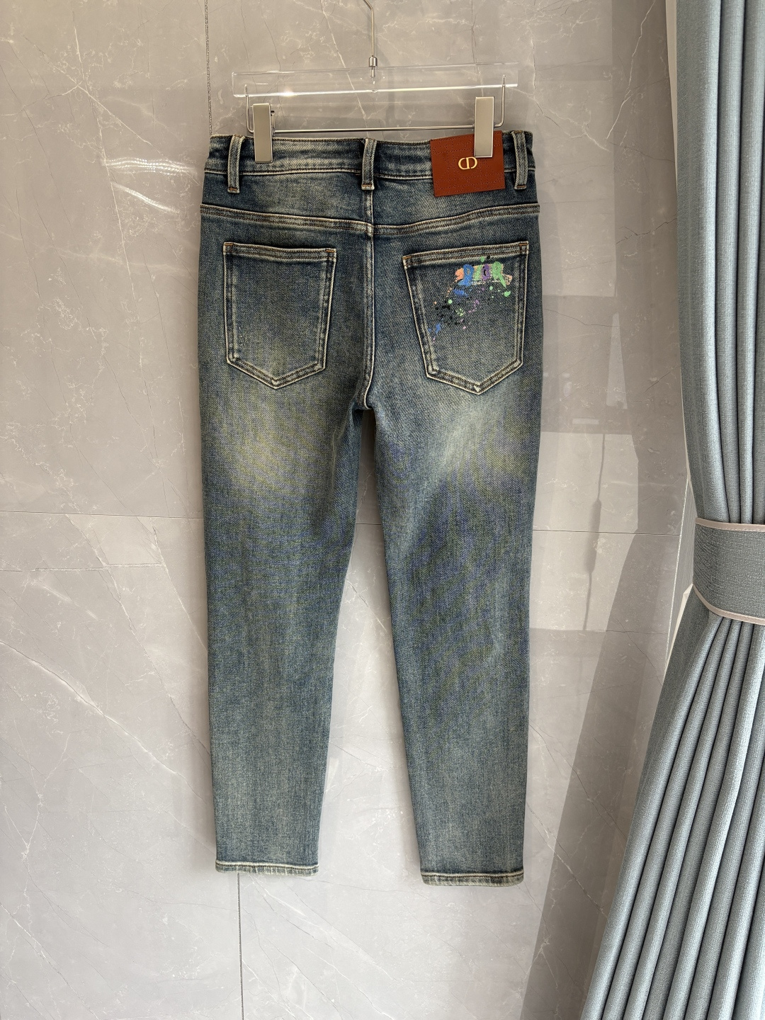 专柜🆕2025秋冬设计推荐 热卖牛仔裤🆕柔软亲肤面料 奢华头层牛皮腰牌 经典蓝洗水 专柜限量款 奢华感订