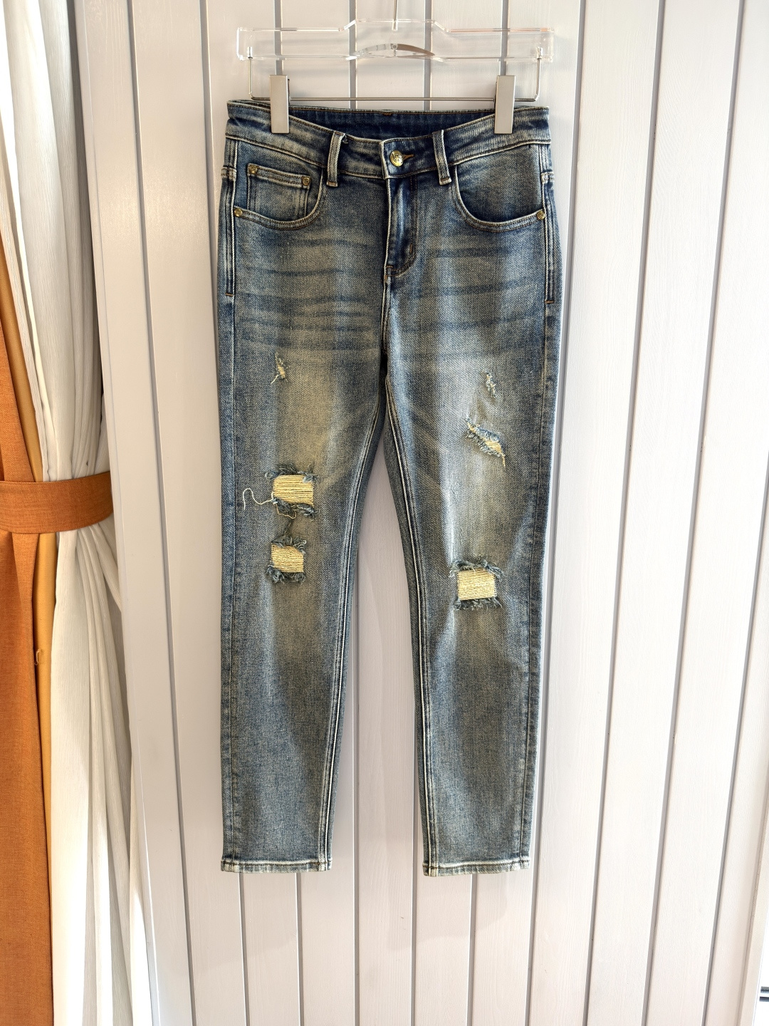 专柜🆕2025秋冬设计推荐 热卖牛仔裤🆕柔软亲肤面料 奢华头层牛皮腰牌 经典蓝洗水 专柜限量款 奢华感订