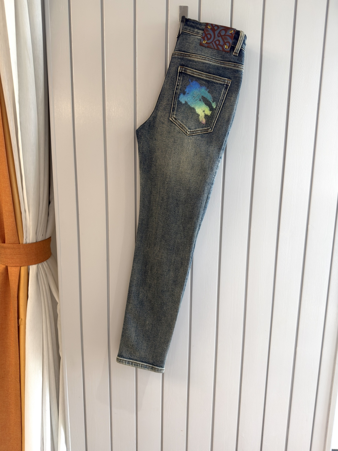 专柜🆕2025秋冬设计推荐 热卖牛仔裤🆕柔软亲肤面料 奢华头层牛皮腰牌 经典蓝洗水 专柜限量款 奢华感订