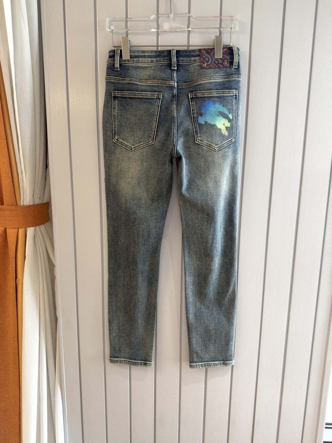 专柜🆕2025秋冬设计推荐 热卖牛仔裤🆕柔软亲肤面料 奢华头层牛皮腰牌 经典蓝洗水 专柜限量款 奢华感订