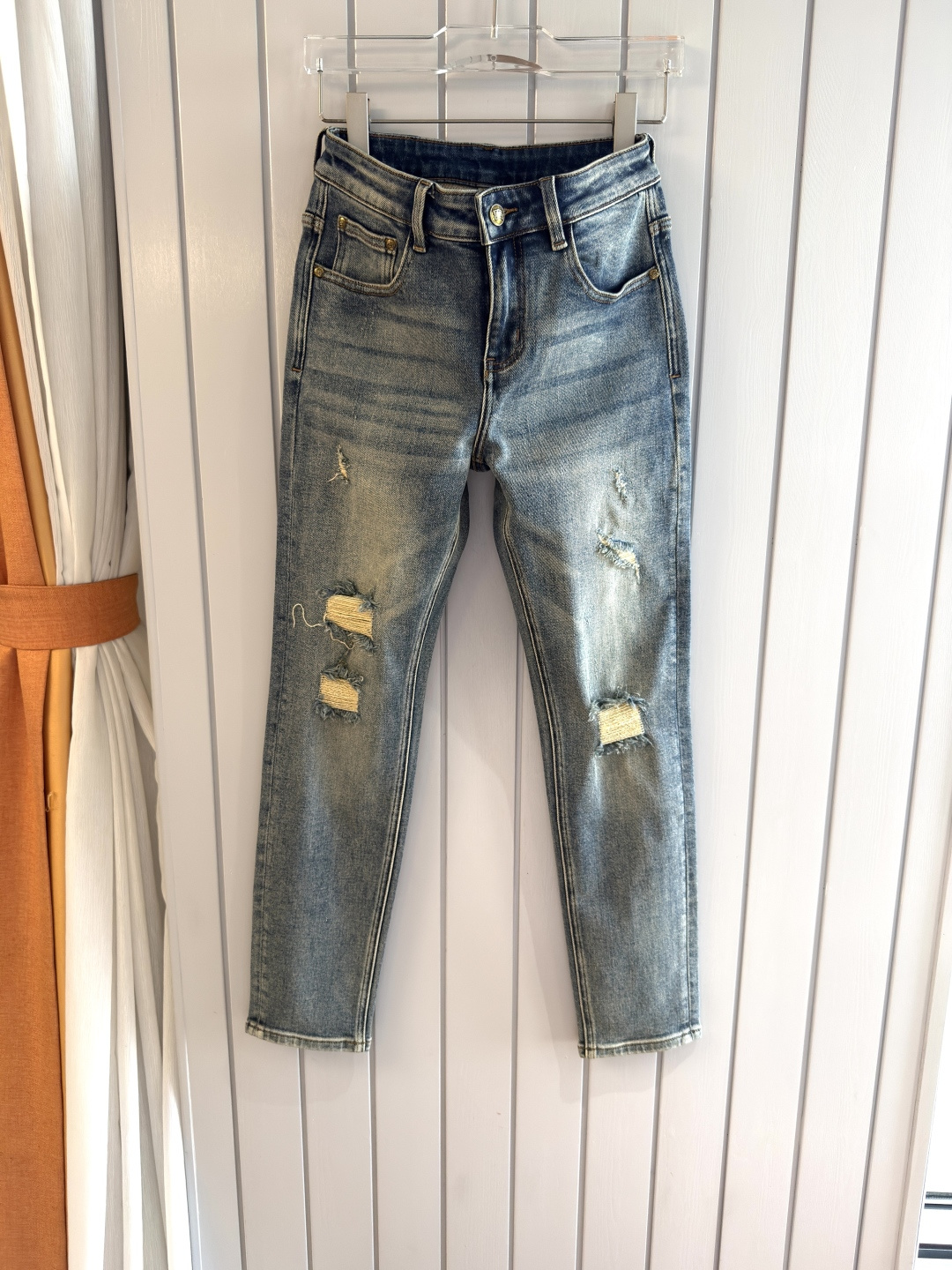 专柜🆕2025秋冬设计推荐 热卖牛仔裤🆕柔软亲肤面料 奢华头层牛皮腰牌 经典蓝洗水 专柜限量款 奢华感订