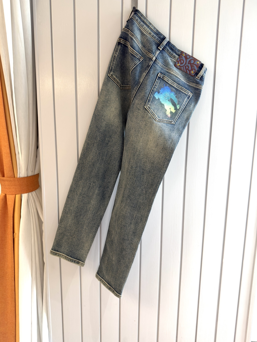 NO:628943,2025 Autumn and Winter Design Recommendations at the Counter Best Selling Jeans with Soft Skin Friendly Fabric Luxurious First Layer Cowhide Waist Tag Classic Blue Wash Limited Edition at the Counter Luxurious Customized Fabrics Craftsmanship + Washing Foreign Trade Quality and Detailed Processing Fully Perfect This Color is Absolutely Loved at the Counter Autumn and Winter Hot Selling Pre-sale Sold Out Popular Single Color Versatile Flavor Stretch Slim Small Straight Pants Type Size.29-38 No 35; 37 Size  FFF001,,jeans,cowhide,alexander wang19860909专柜2025秋冬设计推荐 热卖牛仔裤柔软亲肤面料 奢华头层牛皮腰牌 经典蓝洗水 专柜限量款 奢华感订制面料 工艺+洗水外贸品质感细节处理满满到位 这颜色绝对爱了爱了专柜秋冬热卖预售即售完款爆单款色系百搭大牛味 弹力修身小直筒裤型 尺码.29-38 无35；37码 FFF001,,jeans,cowhide,alexander wang,Men's clothing