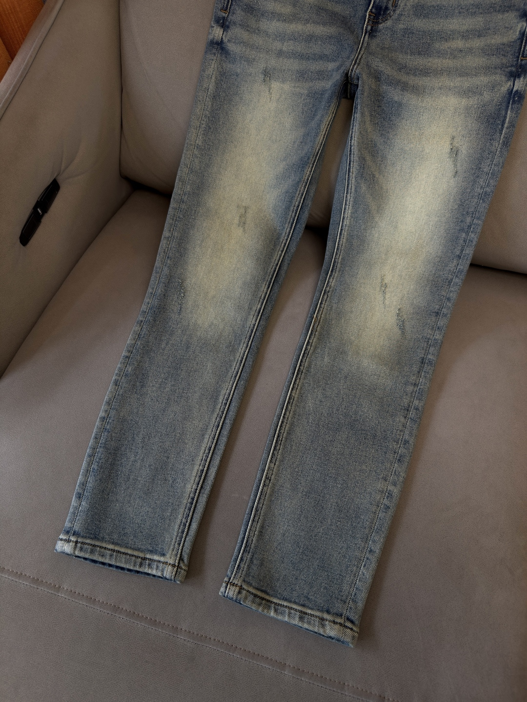 🌾退换🔥专柜🆕2025秋冬设计推荐 热卖牛仔裤🆕柔软亲肤面料 奢华头层牛皮腰牌 经典蓝洗水 专柜限量款 