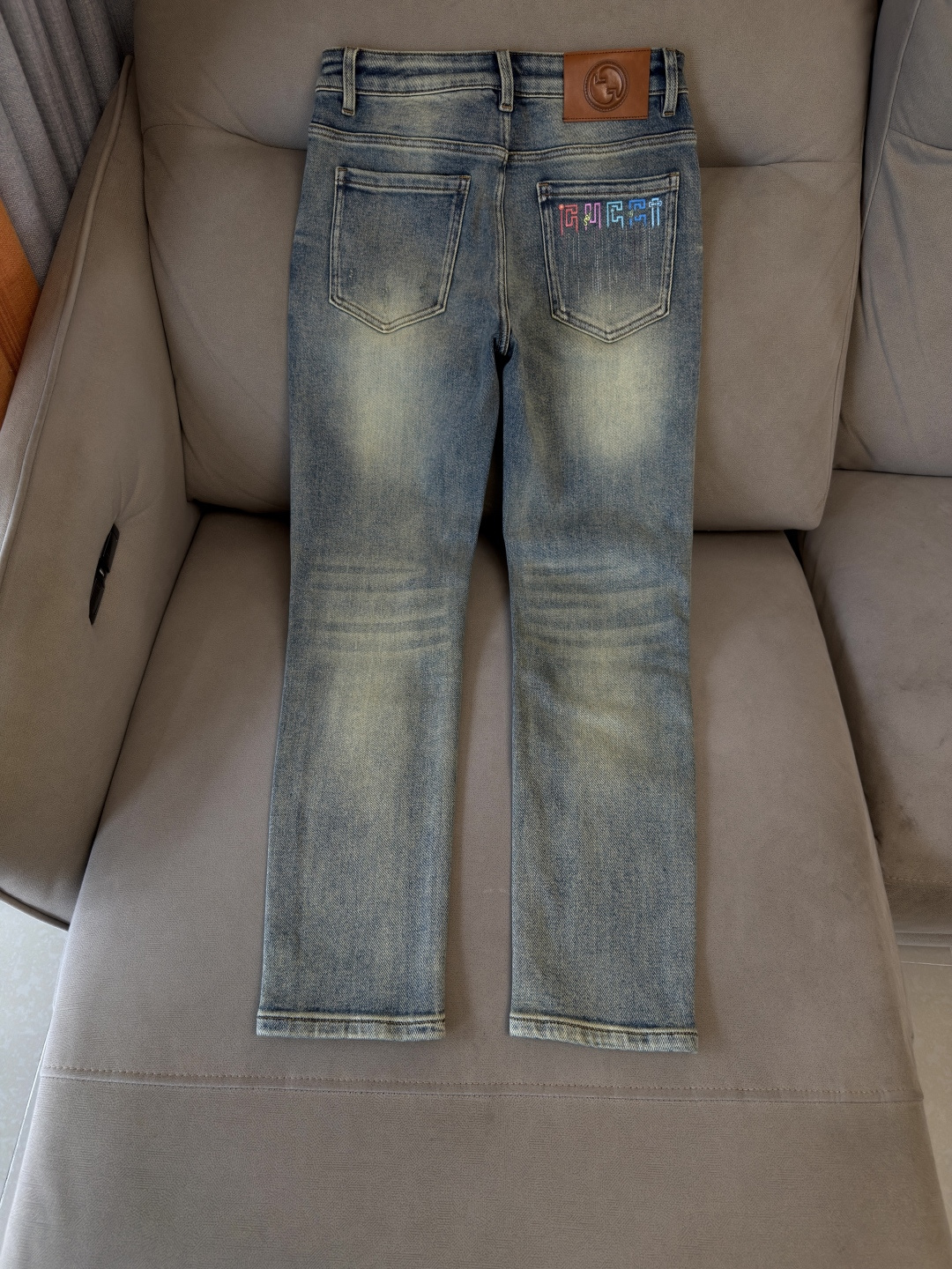 🌾退换🔥专柜🆕2025秋冬设计推荐 热卖牛仔裤🆕柔软亲肤面料 奢华头层牛皮腰牌 经典蓝洗水 专柜限量款 