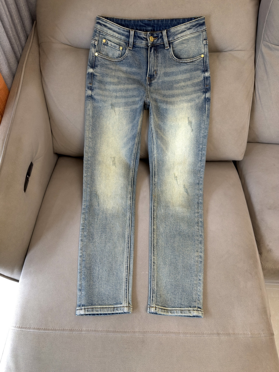 🌾退换🔥专柜🆕2025秋冬设计推荐 热卖牛仔裤🆕柔软亲肤面料 奢华头层牛皮腰牌 经典蓝洗水 专柜限量款 