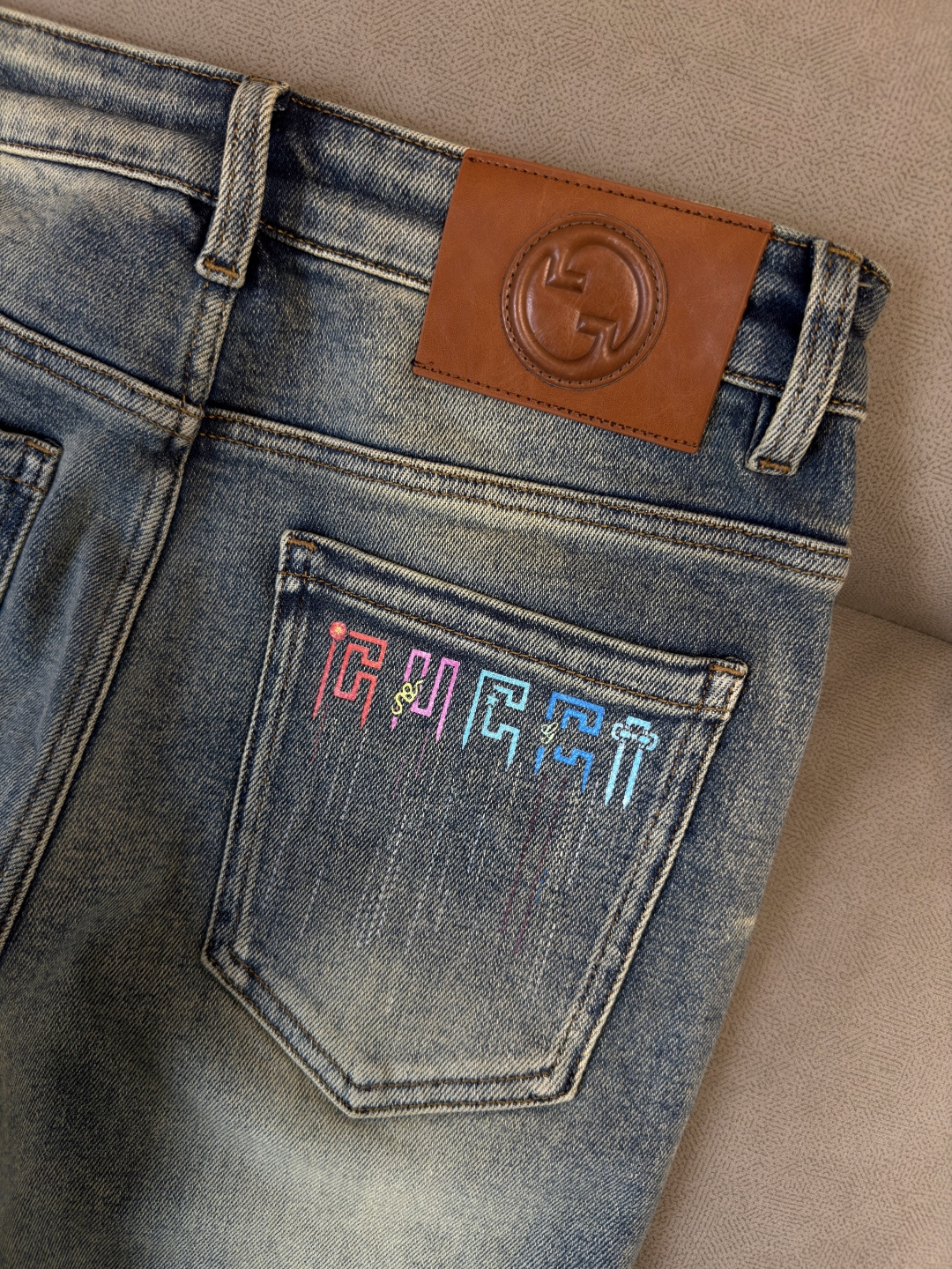 🌾退换🔥专柜🆕2025秋冬设计推荐 热卖牛仔裤🆕柔软亲肤面料 奢华头层牛皮腰牌 经典蓝洗水 专柜限量款 