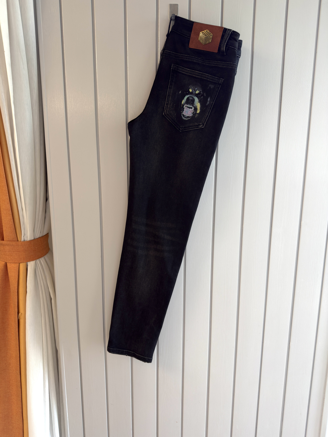 专柜🆕2025秋冬设计推荐 热卖牛仔裤🆕柔软亲肤面料 奢华头层牛皮腰牌 经典蓝洗水 专柜限量款 奢华感订