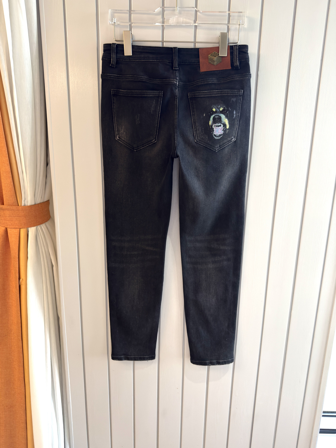 专柜🆕2025秋冬设计推荐 热卖牛仔裤🆕柔软亲肤面料 奢华头层牛皮腰牌 经典蓝洗水 专柜限量款 奢华感订