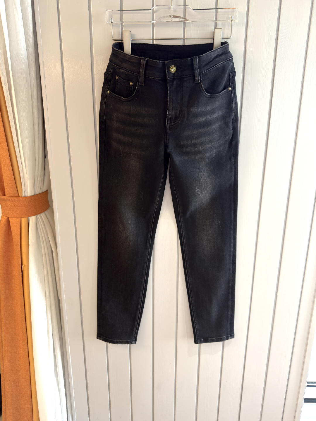 专柜🆕2025秋冬设计推荐 热卖牛仔裤🆕柔软亲肤面料 奢华头层牛皮腰牌 经典蓝洗水 专柜限量款 奢华感订