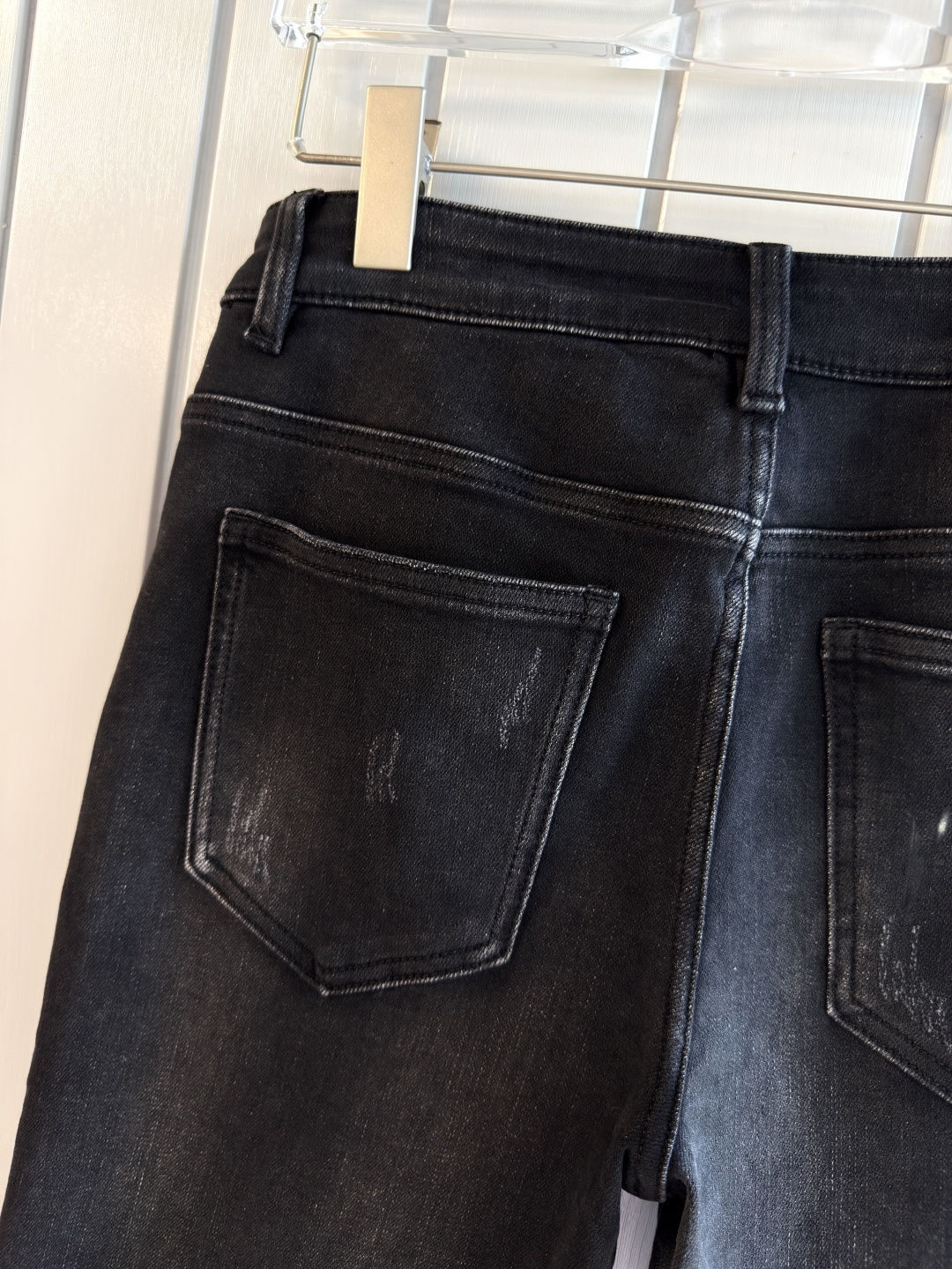 专柜🆕2025秋冬设计推荐 热卖牛仔裤🆕柔软亲肤面料 奢华头层牛皮腰牌 经典蓝洗水 专柜限量款 奢华感订